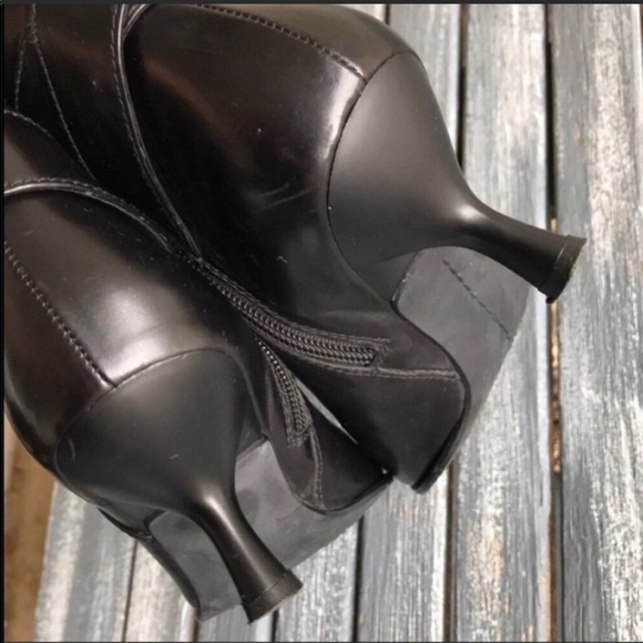 Black leather booties by Stuart Weitzman - Picture 6 of 7